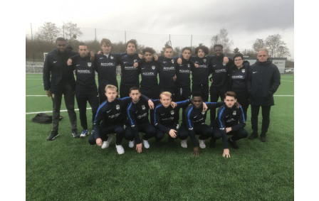 9 décembre 2018 équipe U19 à Presles en Brie pour le compte de la 10ème journée de championnat avec ses nouveaux équipements. Remerciements à la société ACCODEV représentée par son président Fabien Le Goff et à la société ECBAT représentée par son gérant Christophe Da Costa.