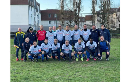 15  janvier 2023 inauguration des nouveaux maillots offerts aux +45 par la Chaudronnerie Thomas à l'occasion du match nul 1 à 1 contre Lagny Messagers